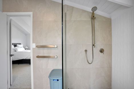 Photo of property in 7 Parr Terrace, Castor Bay, Auckland, 0620