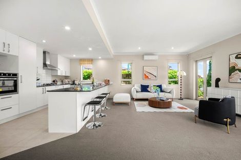 Photo of property in 9 Horizon View Road, Oteha, Auckland, 0632