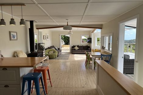 Photo of property in 8 Pendrell Road, Piha, New Lynn, 0772