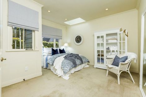 Photo of property in 16 Tiri Road, Milford, Auckland, 0620