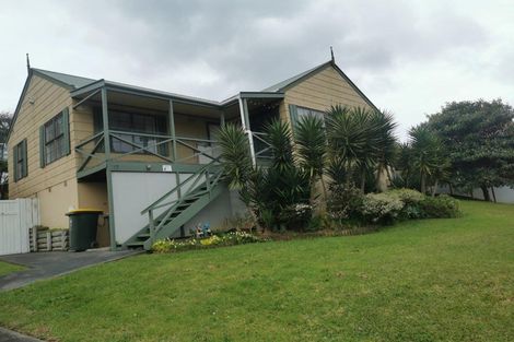 Photo of property in 17 Palmetto Place, Goodwood Heights, Auckland, 2105