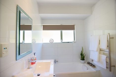 Photo of property in 15 Brookvale Park, Stanmore Bay, Whangaparaoa, 0932