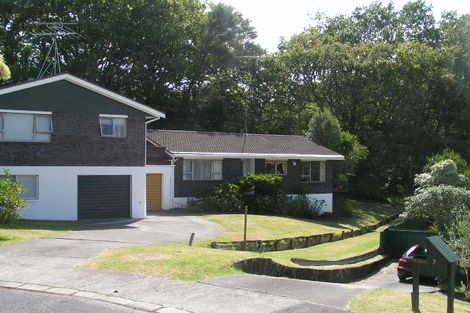 Photo of property in 2/11 Mahuta Grove, Northcote, Auckland, 0627