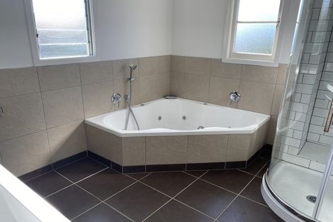 Photo of property in 11 Youngs Road, Papakura, 2110