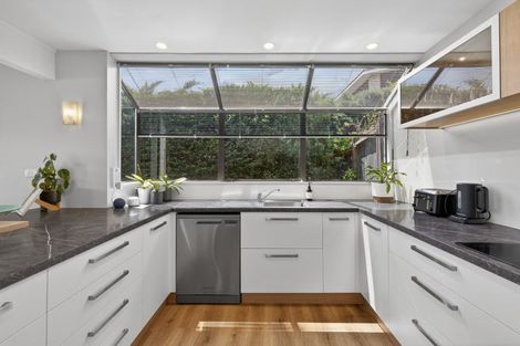 Photo of property in 11 Emerson Crescent, Diamond Harbour,  8971