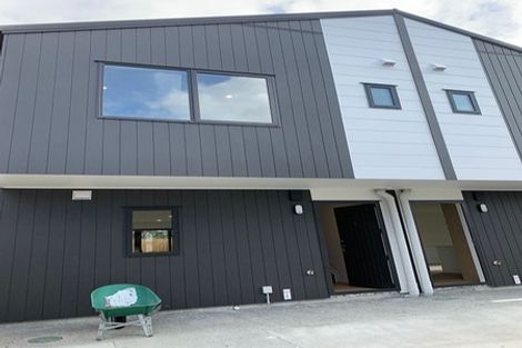 Photo of property in 5/4 Harry Ward Place, Henderson, Auckland, 0610