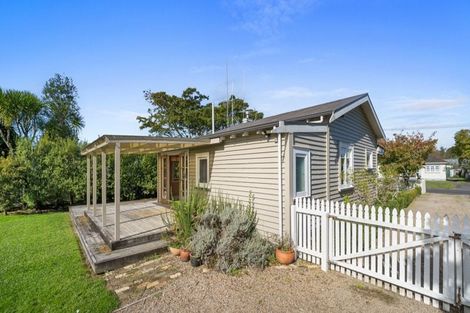 Photo of property in 27 Oxford Street, Fairfield, Hamilton, 3214