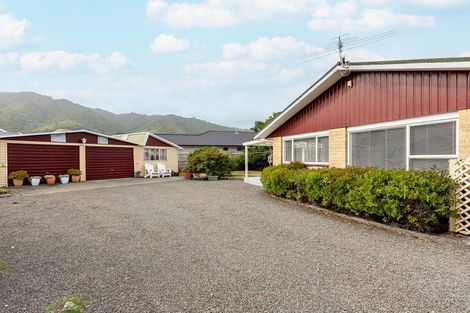 Photo of property in 15 Belvedere Avenue, Waikanae, 5036