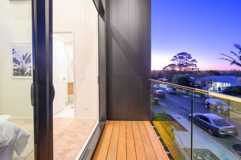 Photo of property in 27b Dawnhaven Drive, Te Atatu Peninsula, Auckland, 0610