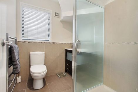 Photo of property in 4a Korotaha Terrace, Rothesay Bay, Auckland, 0630