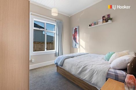 Photo of property in 69 Hargest Crescent, Saint Clair, Dunedin, 9012