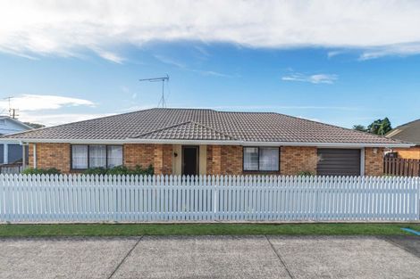 Photo of property in 2/1 Nelson Street, Papakura, 2110
