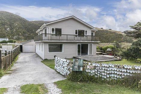 Photo of property in 1072 Makara Road, Makara Beach, Karori, 6972