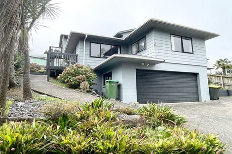 Photo of property in 17 Blethyn Place, Te Atatu South, Auckland, 0610