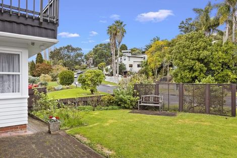 Photo of property in 30 Deuxberry Avenue, Northcote, Auckland, 0627