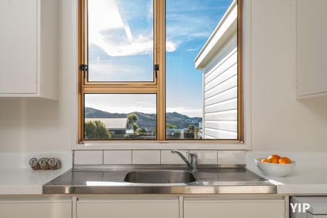 Photo of property in 7 Ruskin Road, Newlands, Wellington, 6037