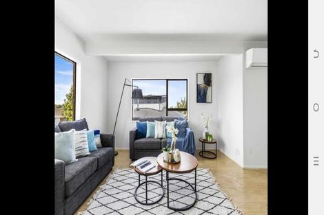 Photo of property in 1/14a Kurnell Drive, Botany Downs, Auckland, 2010