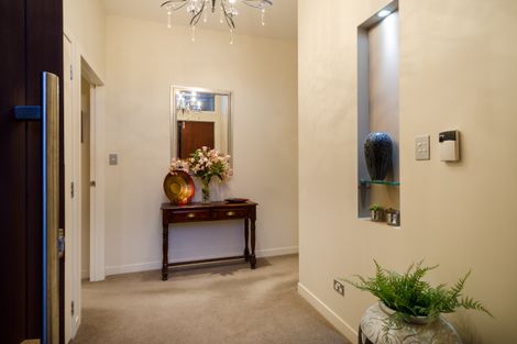 Photo of property in 5a Bernleigh Terrace, West Harbour, Auckland, 0618