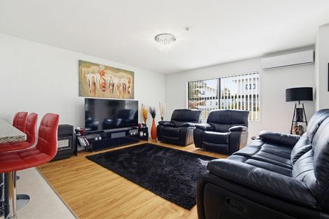 Photo of property in 2/124 Stancombe Road, Flat Bush, Auckland, 2016