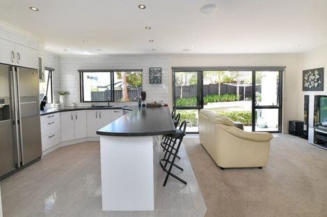 Photo of property in 8 Hobie Court, West Harbour, Auckland, 0618