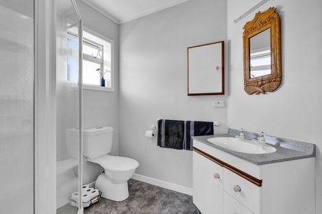 Photo of property in 10 York Crescent, Westown, New Plymouth, 4310