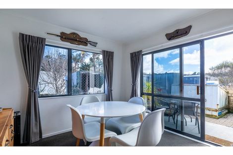 Photo of property in 48 Zefiro Drive, Massey, Auckland, 0614