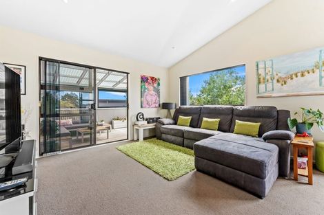 Photo of property in 33 Gledstane Road, Stanmore Bay, Whangaparaoa, 0932