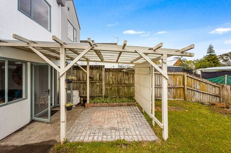 Photo of property in 19 Stephen Avenue, Henderson, Auckland, 0610