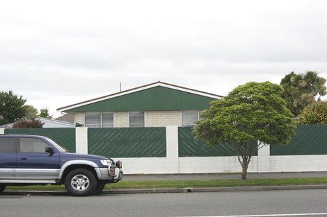 Photo of property in 17a Queenspark Drive, Parklands, Christchurch, 8083