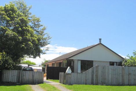 Photo of property in 38 Woodend Road, Woodend, 7610