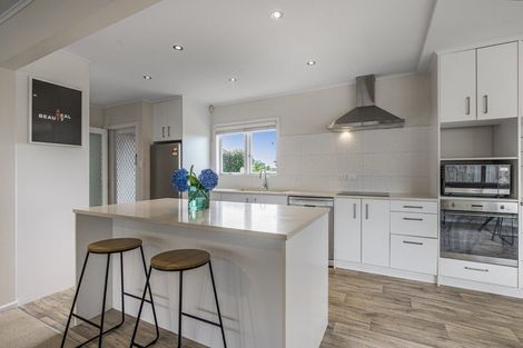 Photo of property in 6 Tauhara Street, Green Bay, Auckland, 0604