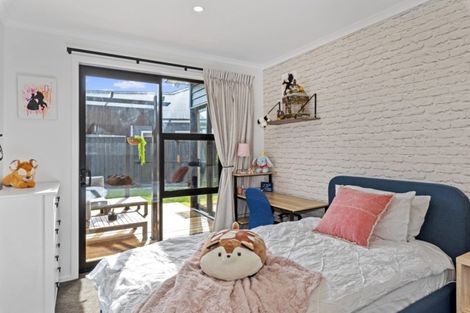 Photo of property in 1 Coutts Way, Fitzherbert, Palmerston North, 4410