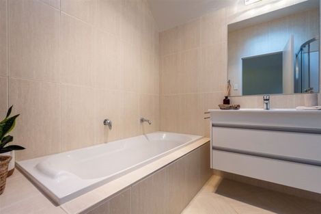 Photo of property in The Rise, 22 Hatfield Place, Albany Heights, Auckland, 0632