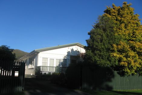 Photo of property in 64 Cambridge Terrace, Waterloo, Lower Hutt, 5011