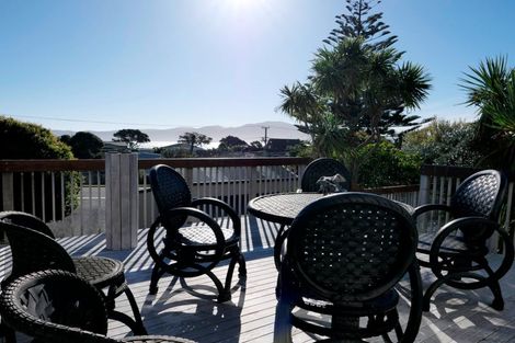 Photo of property in 75 Seaview Road, Paraparaumu Beach, Paraparaumu, 5032