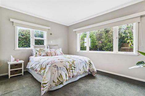 Photo of property in 1/345a Wairau Road, Totara Vale, Auckland, 0629