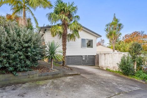 Photo of property in 2a Rata Road, Stanmore Bay, Whangaparaoa, 0932