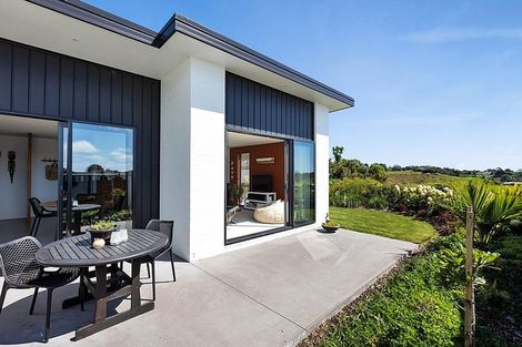 Photo of property in 12 Greenpath Lane, Hurworth, New Plymouth, 4310