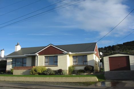 Photo of property in 180 Marine Parade, Bluff, 9814