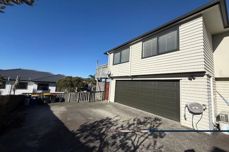 Photo of property in 28 Baulcomb Parade, Windsor Park, Auckland, 0632