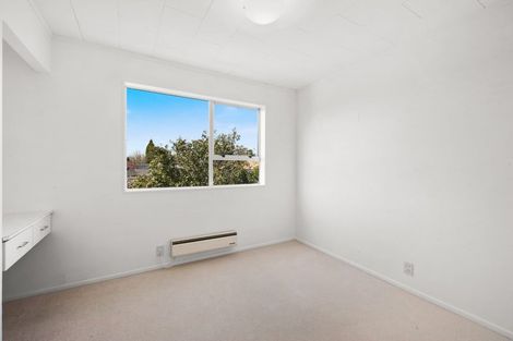 Photo of property in 3b Hunter Place, Merrilands, New Plymouth, 4312