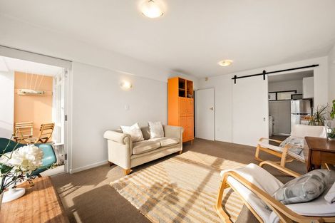 Photo of property in 11/4 Claremont Grove, Mount Victoria, Wellington, 6011