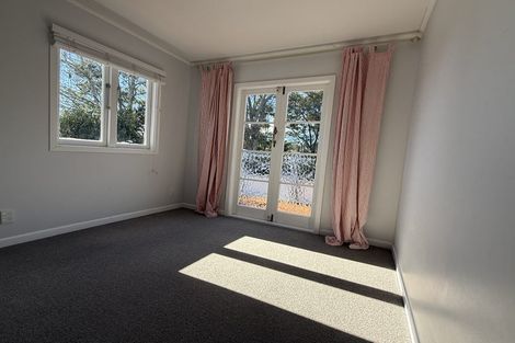 Photo of property in 1/76 Kaurilands Road, Titirangi, Auckland, 0604