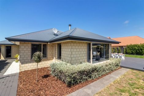 Photo of property in 6 Woodhaven Place, Parklands, Christchurch, 8083