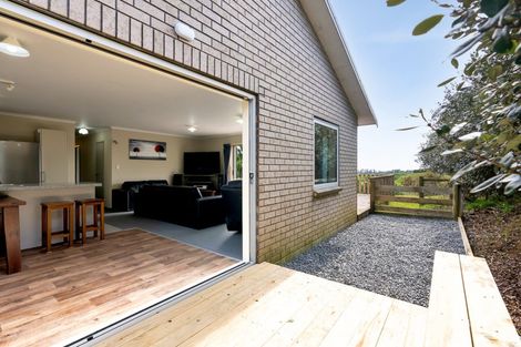 Photo of property in 333 Paraite Road, Paraite, New Plymouth, 4373
