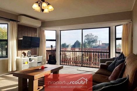 Photo of property in 10 Lindaver Grove, Merrilands, New Plymouth, 4312