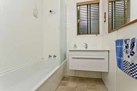 Photo of property in 2 Bryers Place, Bayview, Auckland, 0629