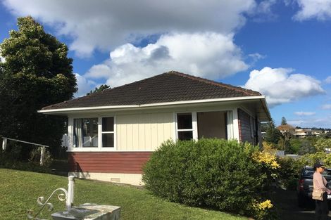 Photo of property in 12 Barker Rise, Northcross, Auckland, 0632