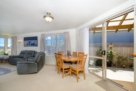 Photo of property in 2/15 Stoneleigh Court, Sunnynook, Auckland, 0632