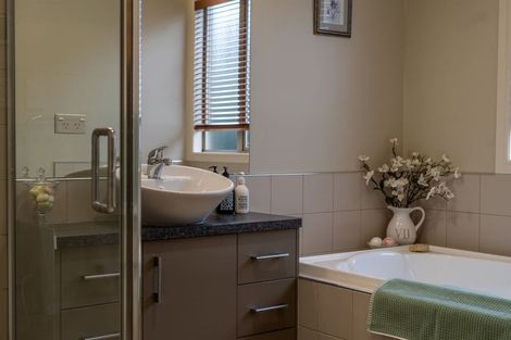 Photo of property in 14 The Peninsula, Huntington, Hamilton, 3210